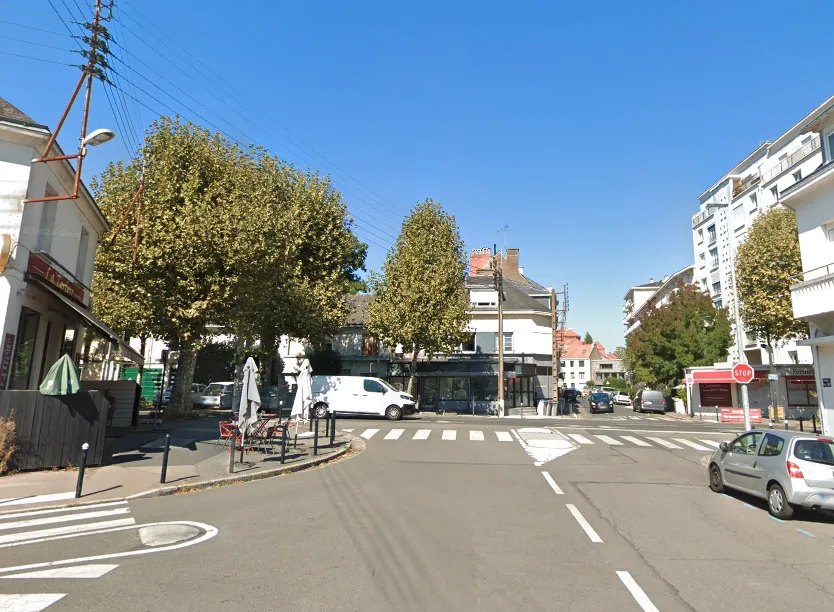 Location local commercial - NANTES