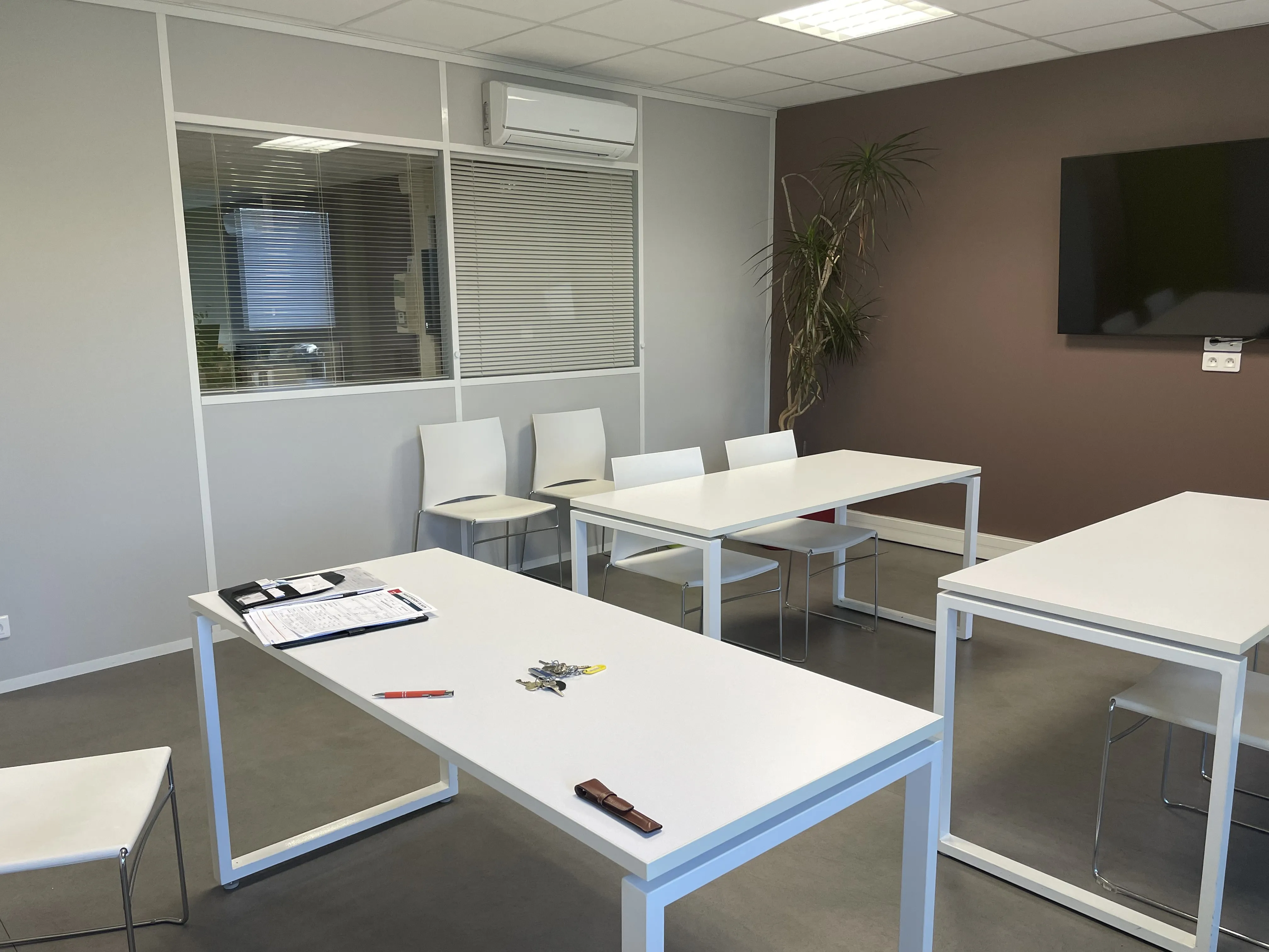 Location local d'activité - VIGNEUX-DE-BRETAGNE