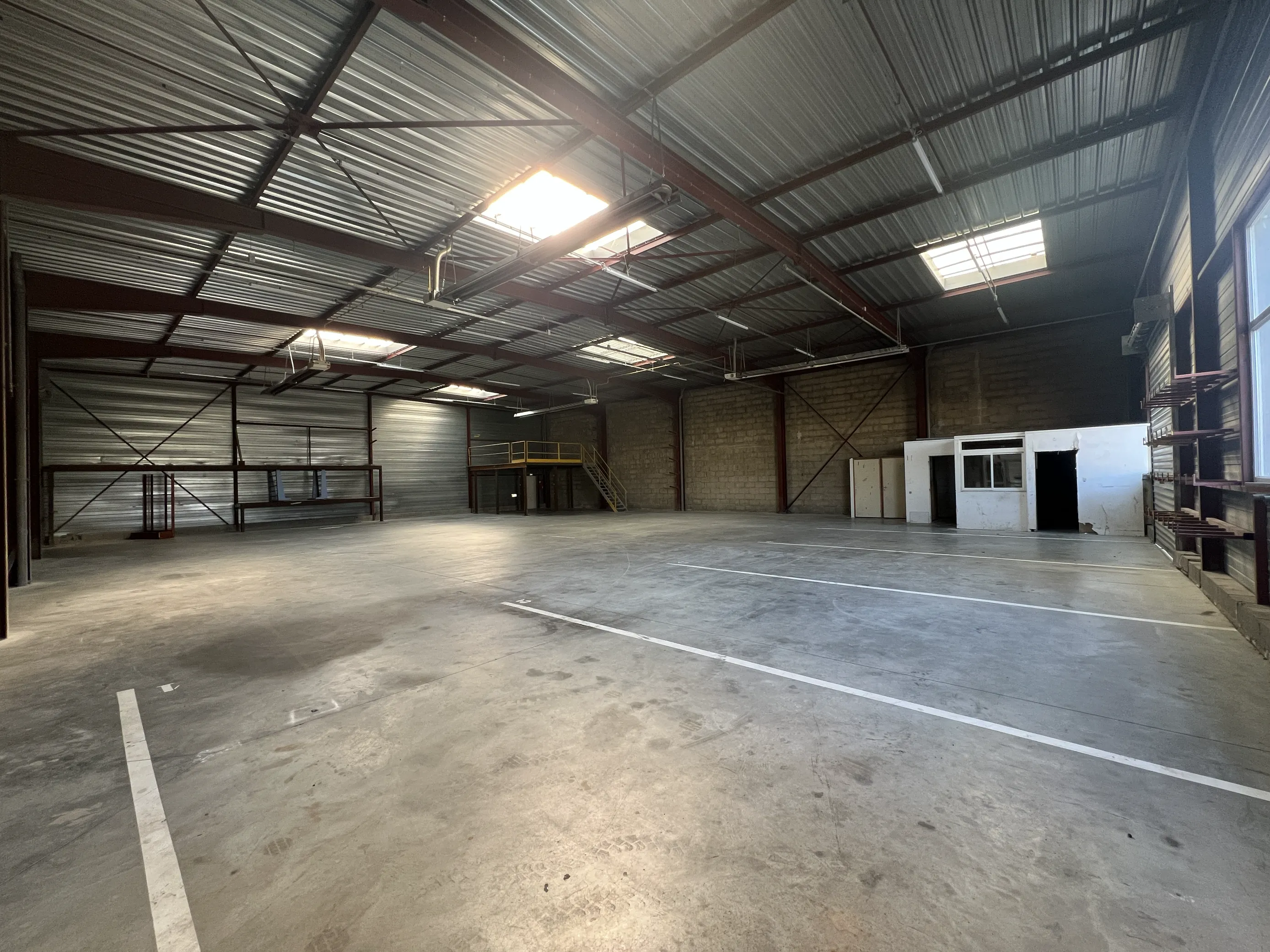 entrepot proche orleans centre-val-de-loire