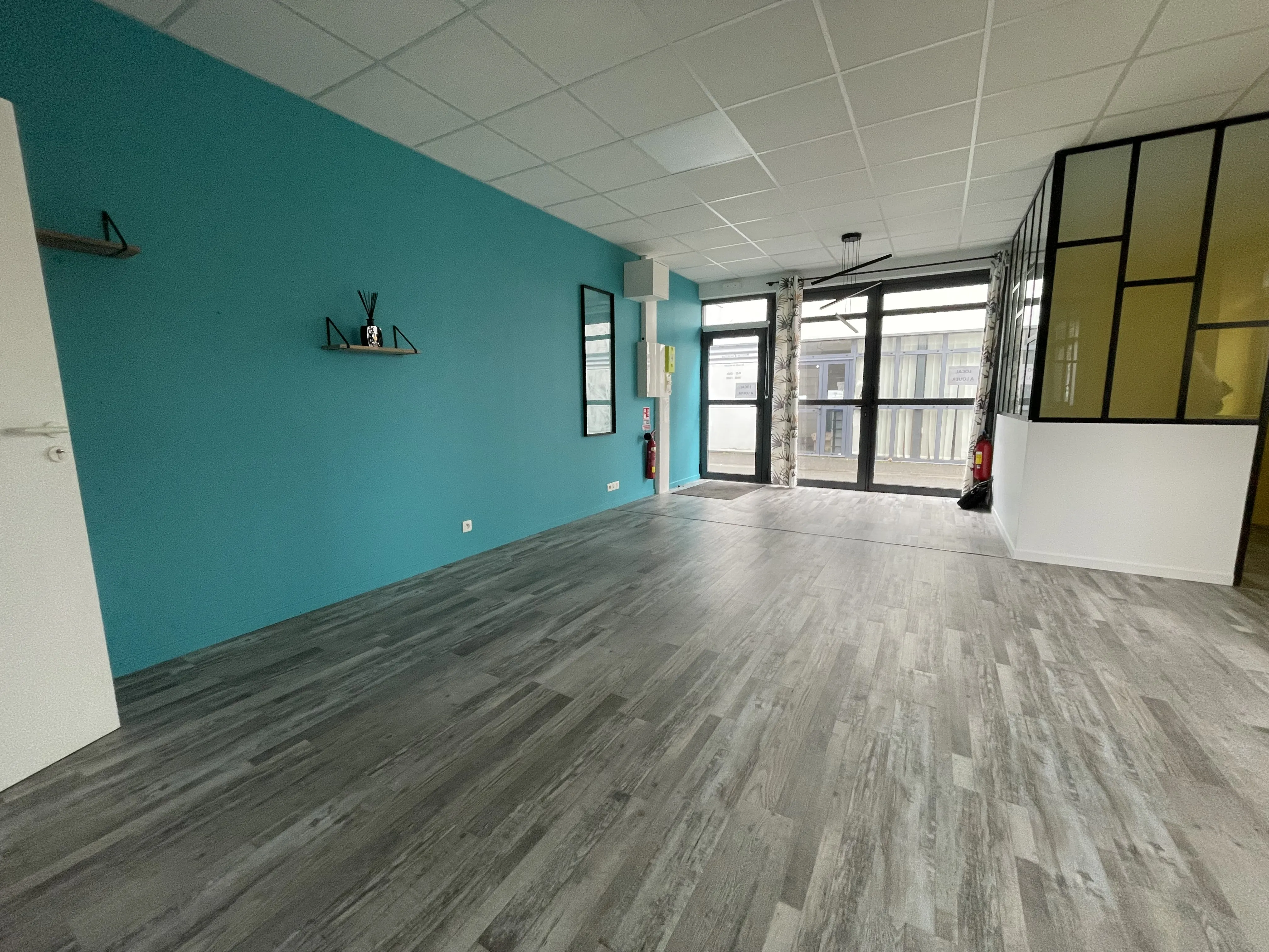 Location local d'activité - VIGNEUX-DE-BRETAGNE