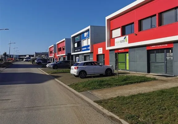Location local d'activité - VIGNEUX-DE-BRETAGNE
