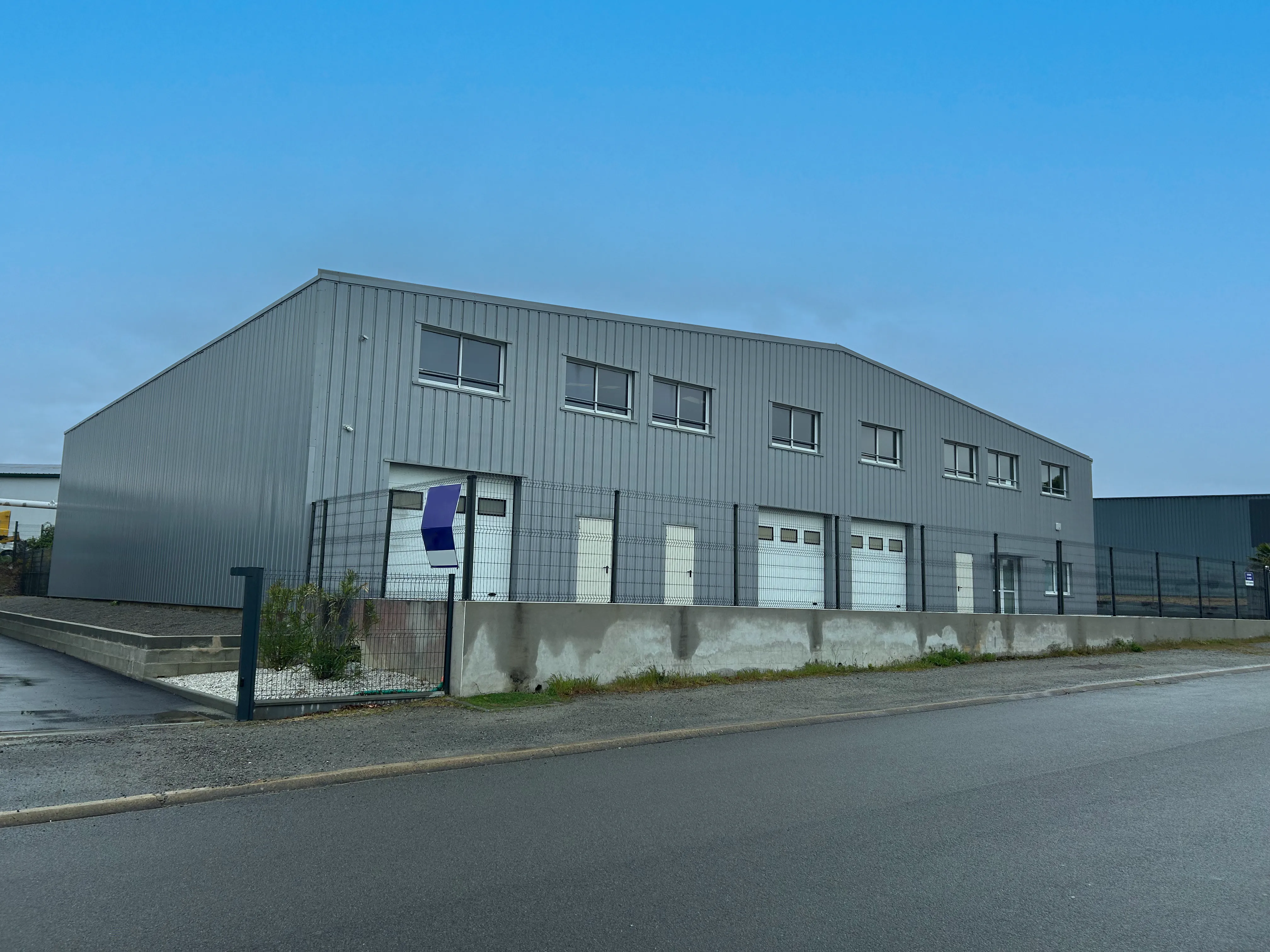 Location local d'activité - VIGNEUX-DE-BRETAGNE