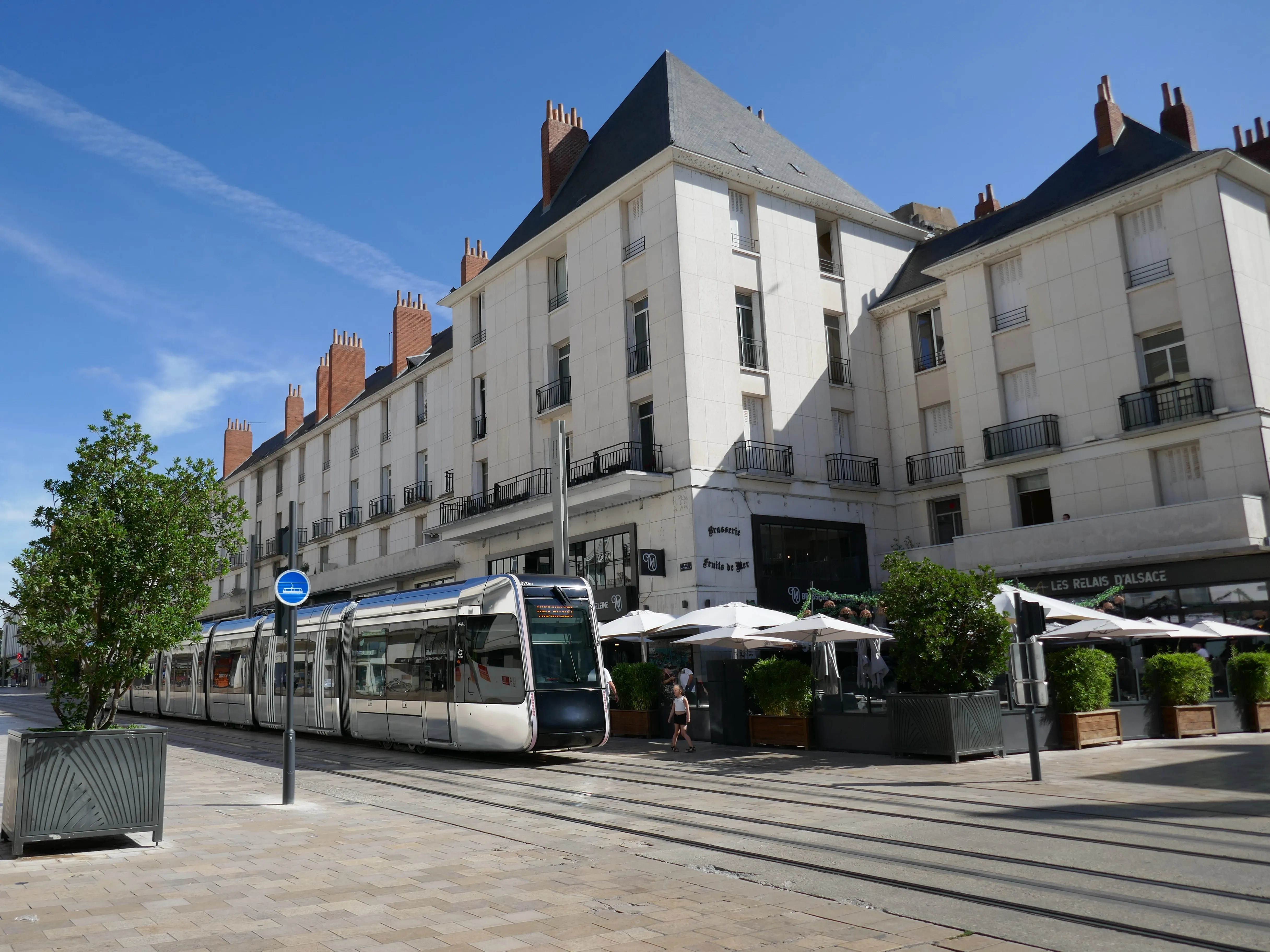 Tramway rue nationale axe n°1 commerce Tours