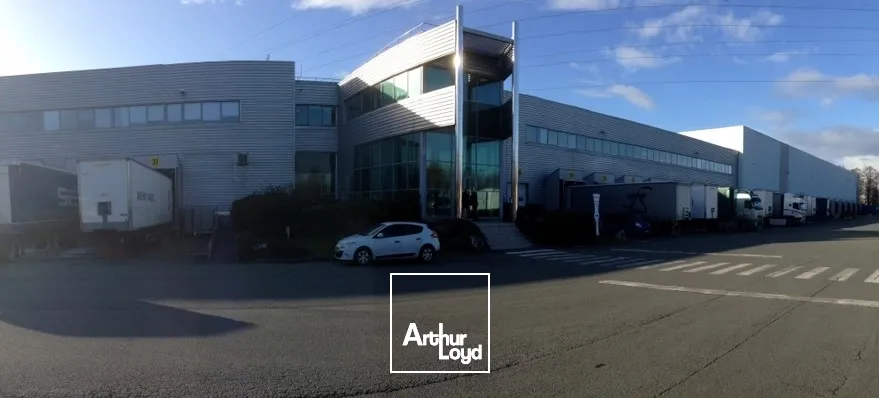 Près d'Orléans, reste plusieurs cellules logistiques à louer au sein d'un bâtiment de plus de 51 000 m²