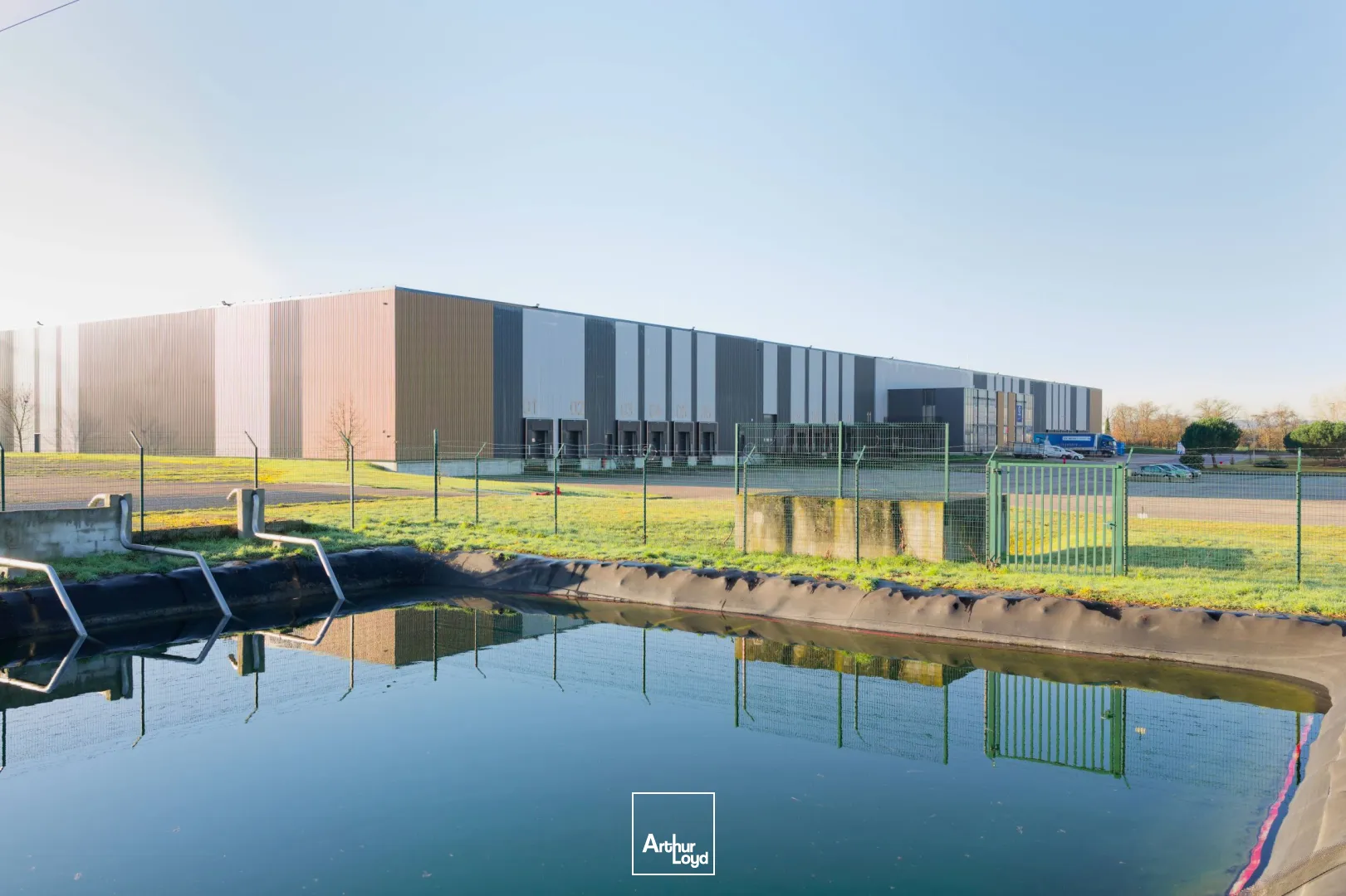 Dans le département des Yvelines, location d'une plateforme logistique