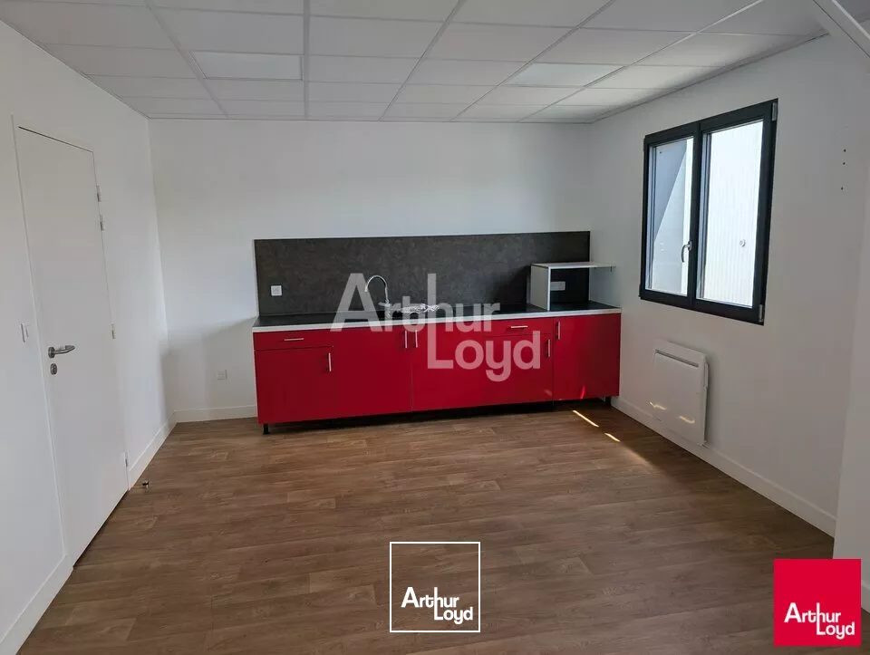 RENNES - ENTREPÔT RECENT AVEC UN GRAND VOLUME DE STOCKAGE - 1210 M²