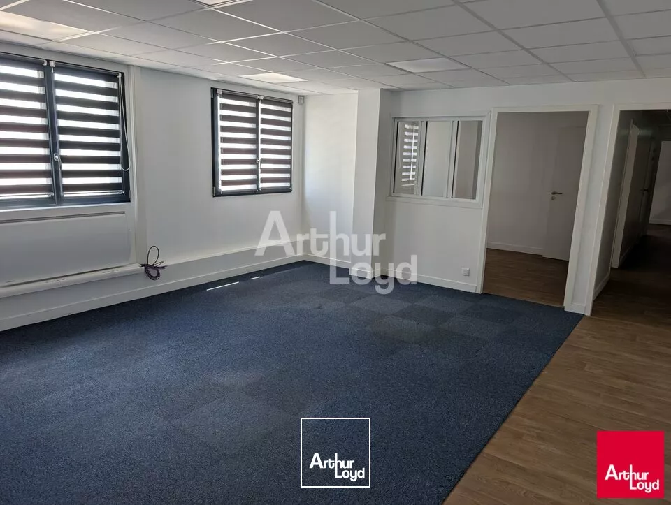 RENNES - ENTREPÔT RECENT AVEC UN GRAND VOLUME DE STOCKAGE - 1210 M²