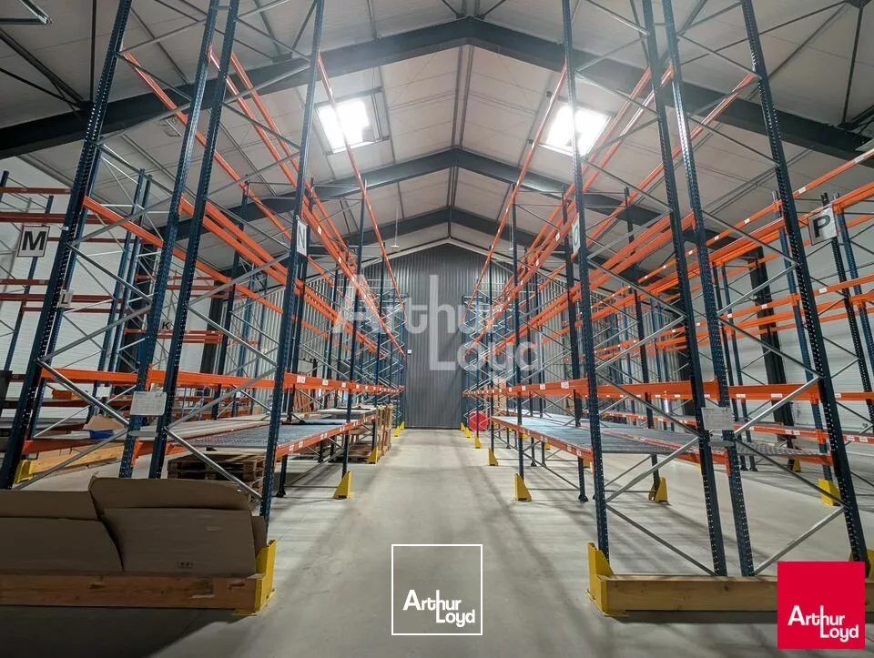 RENNES - ENTREPÔT RECENT AVEC UN GRAND VOLUME DE STOCKAGE - 1210 M²