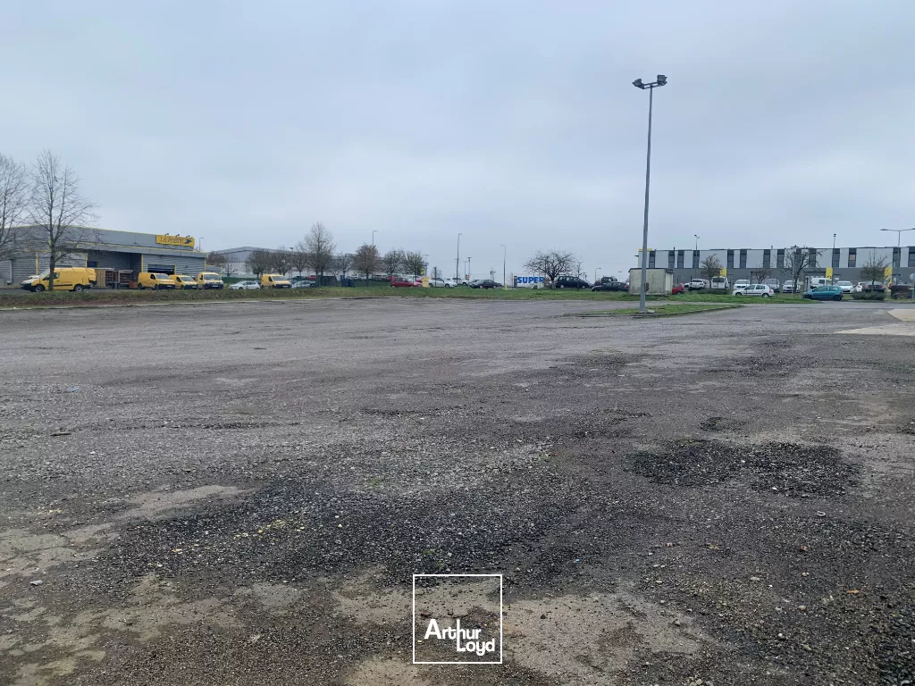 LOCHES TERRAIN A VENDRE 5308 M²