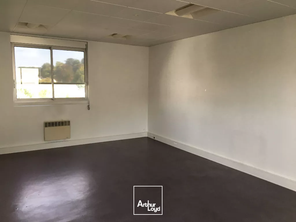 TOURS SUD - SAINT-AVERTIN LES GRANGES GALAND A10 - A LOUER 91 M² BUREAUX - 3 PARKINGS