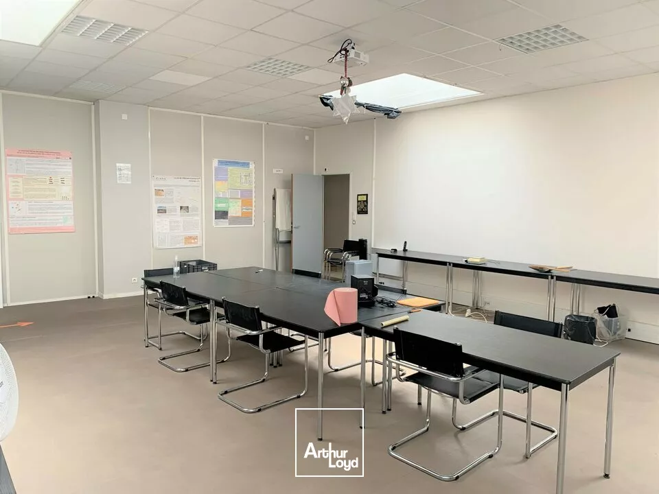 SAINT AVERTIN BUREAUX A LOUER 500 M² STOCKAGE POSSIBLE 