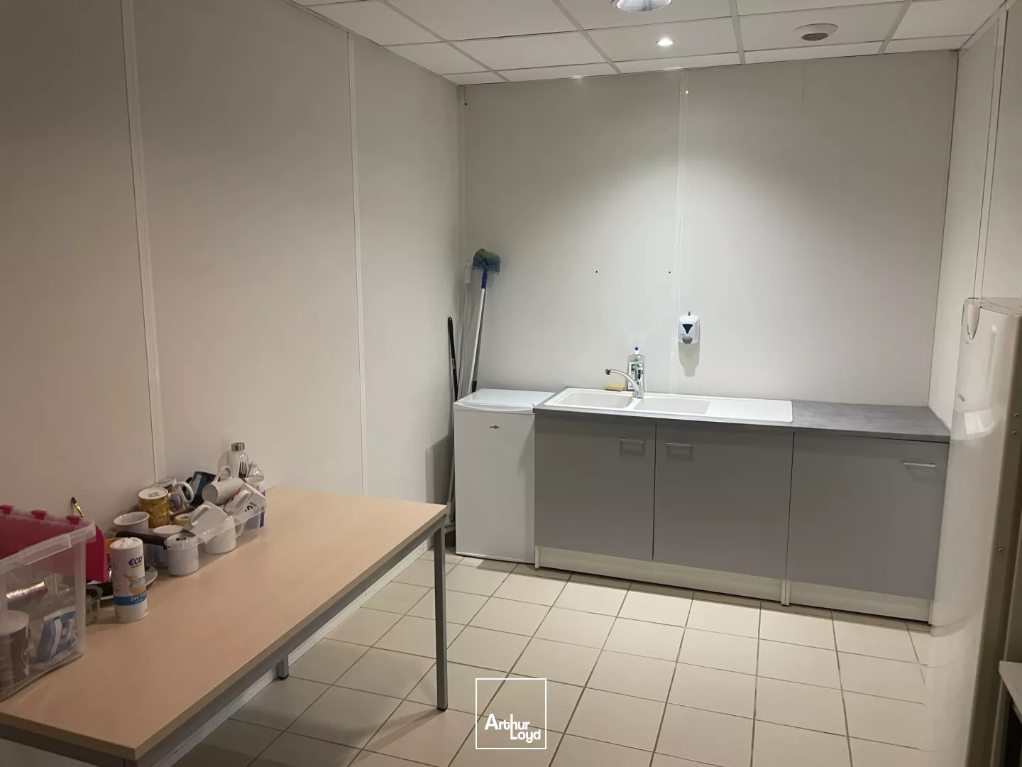 A LOUER BUREAUX 177 M2 BEAUVAIS - ZA LES CHAMPS DOLENT