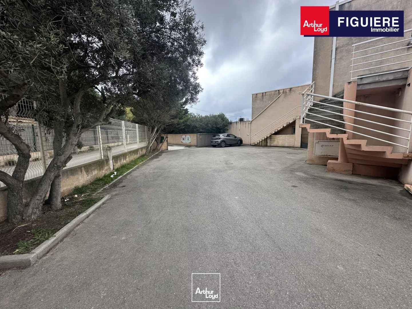 BUREAUX À VENDRE AVEC PARKING PROCHE DE L'AÉROPORT