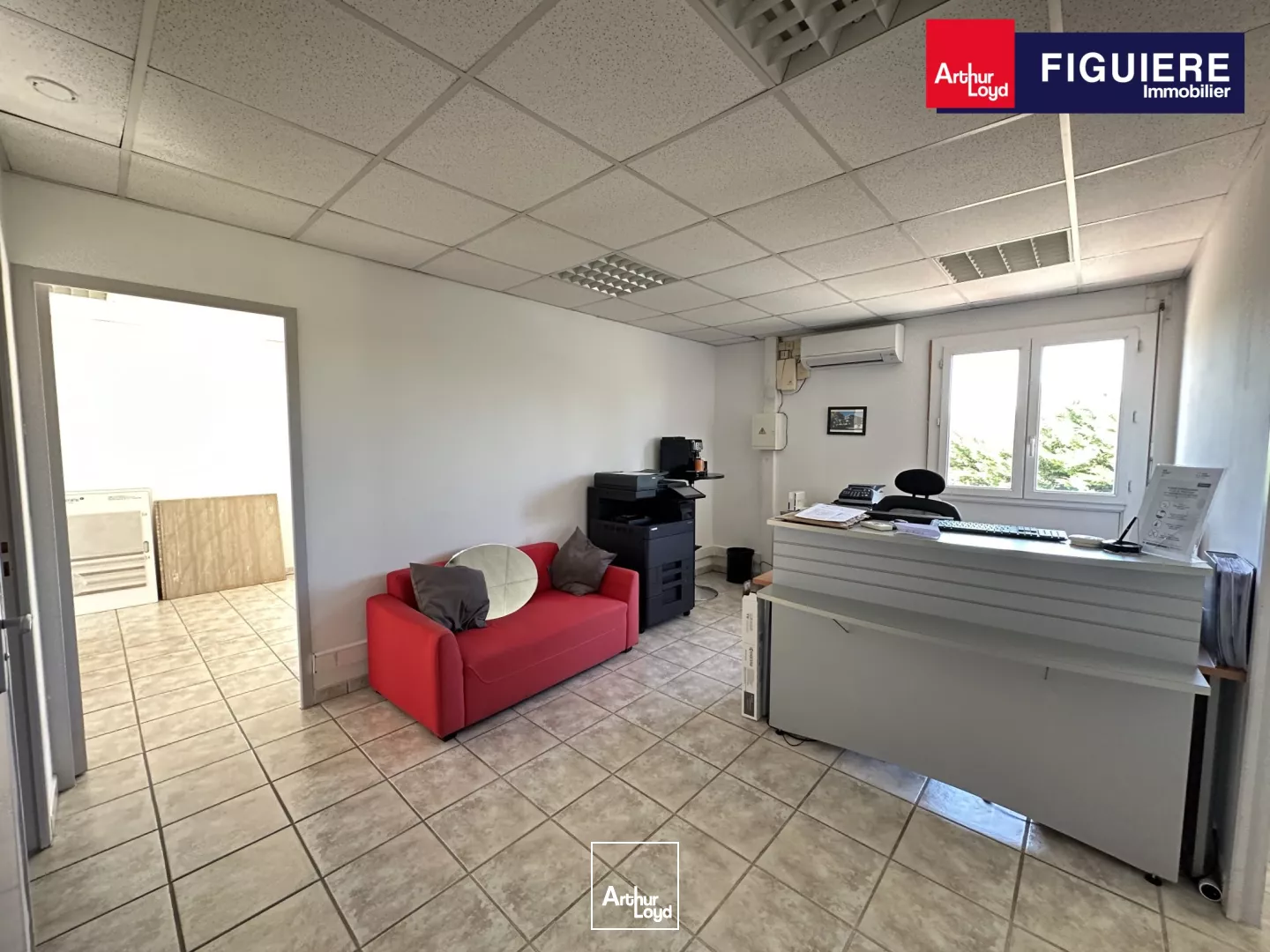 BUREAUX À VENDRE AVEC PARKING PROCHE DE L'AÉROPORT