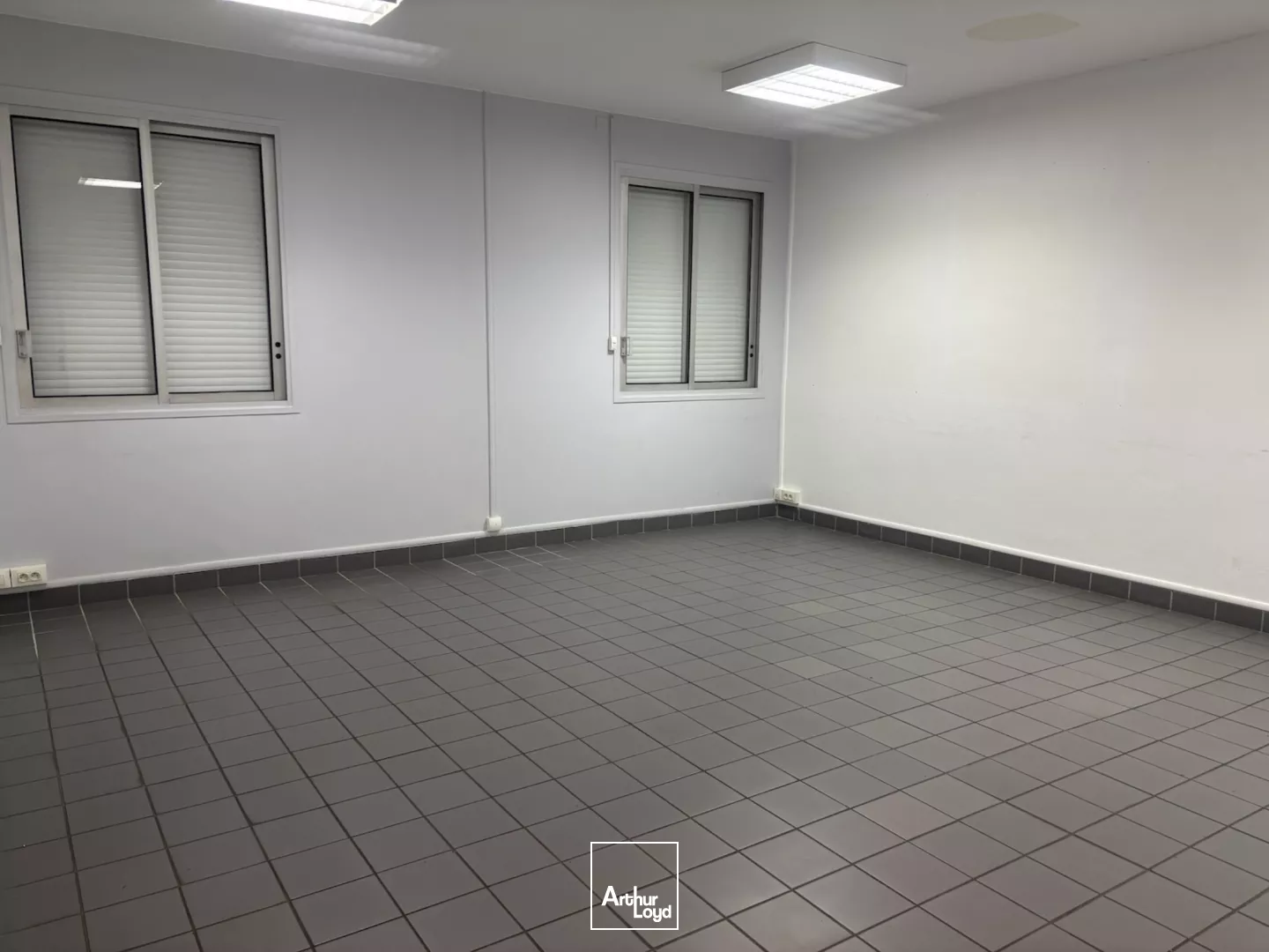 Locaux à usage mixte à louer à VILLARS 42390