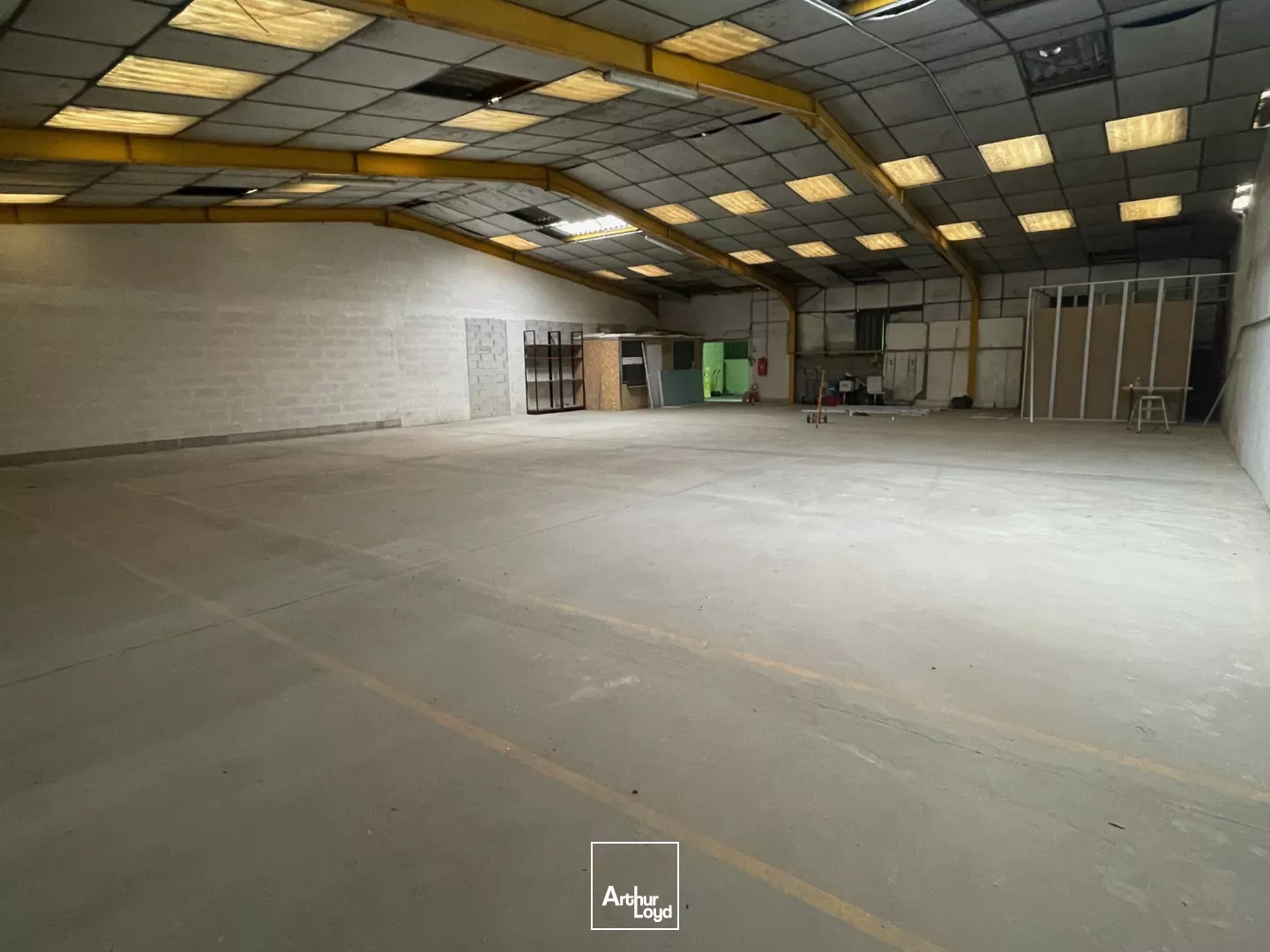 Entrepôts à louer à VAL DE REUIL 27100