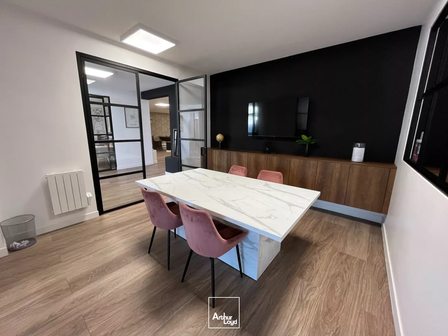 À LOUER - LOCAL COMMERCIAL DE 240M2 - ST-QUENTIN