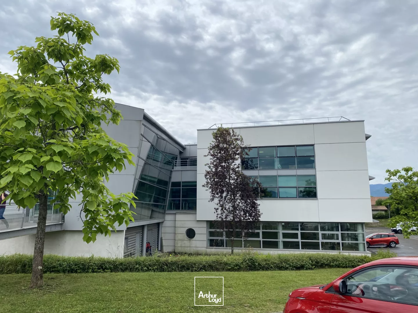 BUREAUX 229.60 M² - A LOUER A MONTBONNOT 