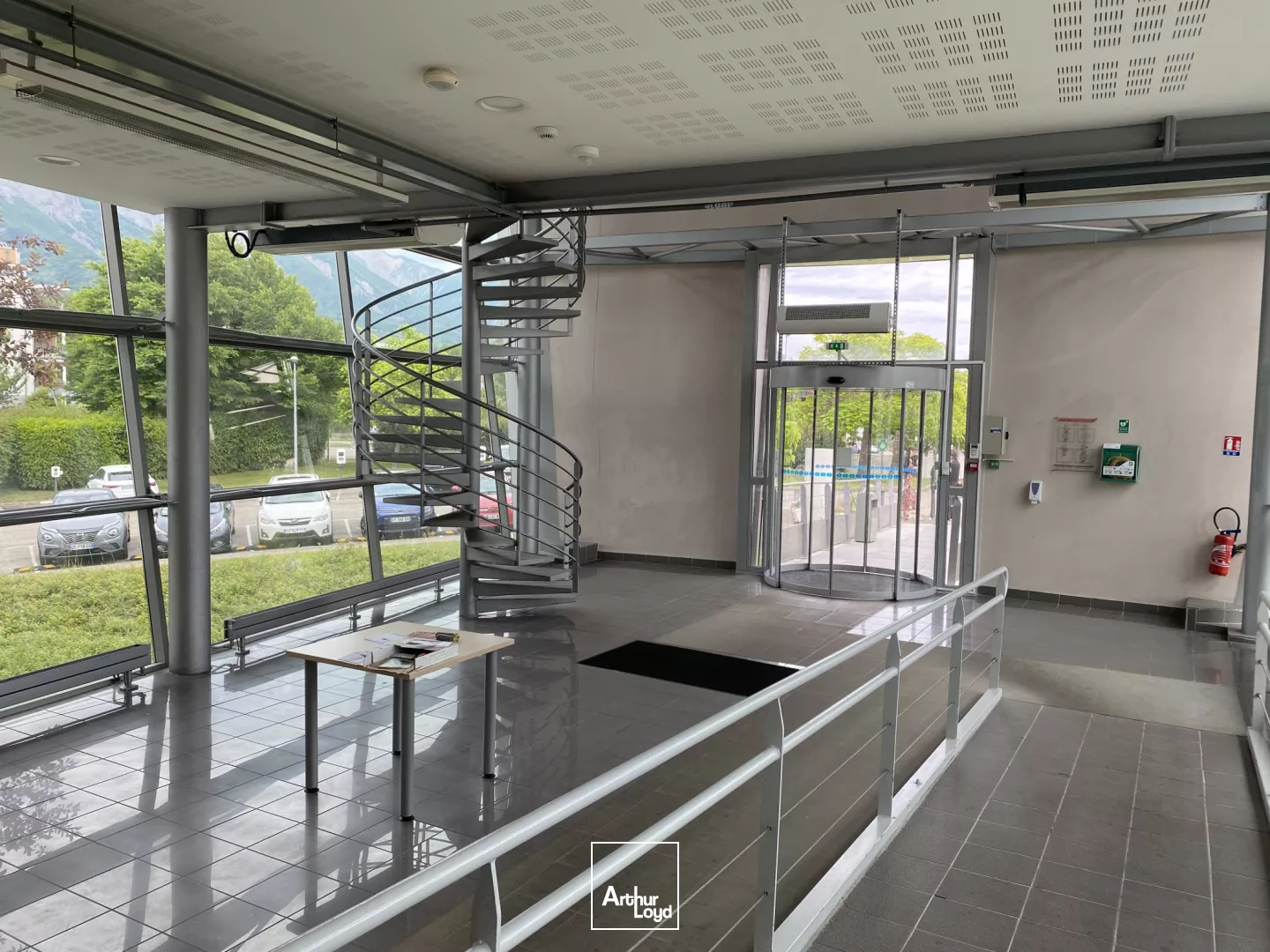 BUREAUX 229.60 M² - A LOUER A MONTBONNOT 