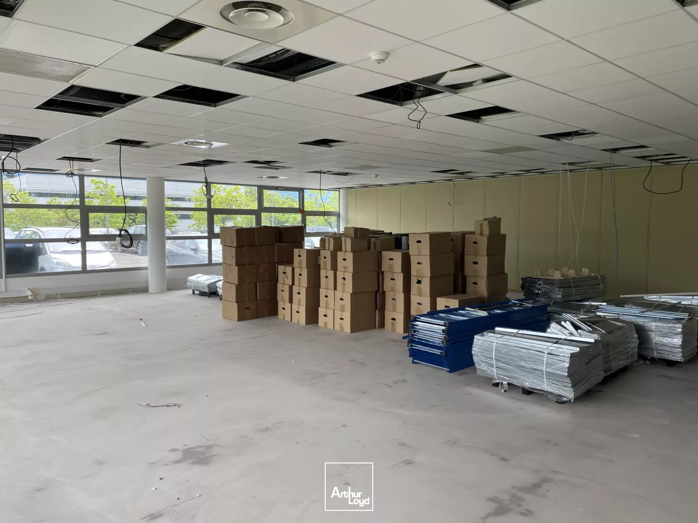 BUREAUX 229.60 M² - A LOUER A MONTBONNOT 