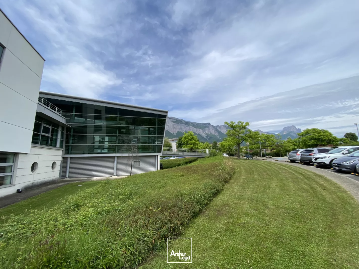 BUREAUX 229.60 M² - A LOUER A MONTBONNOT 