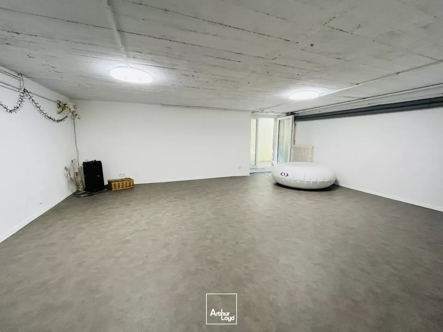 A LOUER BUREAUX ST NAZAIRE DE GAULLE 140M2