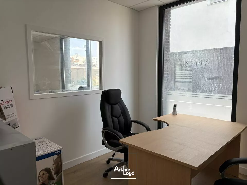 BUREAUX COMMERCIAUX A LOUER - QUARTIER REPUBLIQUE 