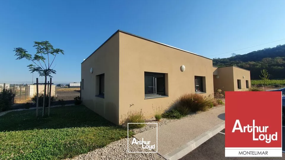 Saint Paul Trois Châteaux - Zone Drôme Sud Provence - A vendre Bâtiment indépendant de Bureaux d'environ 136 m2