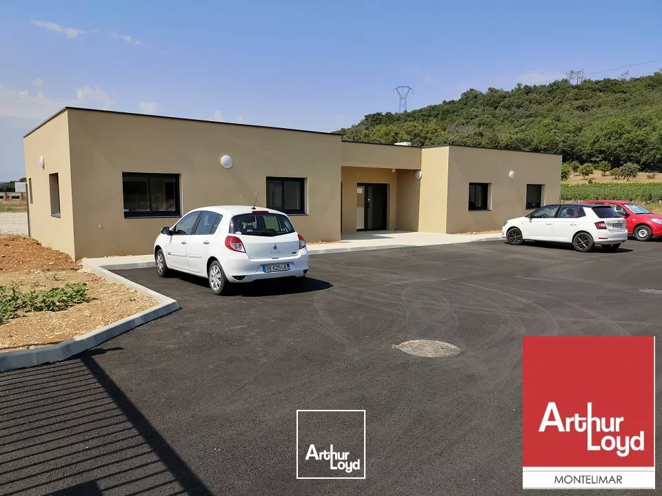 Saint Paul Trois Châteaux - Zone Drôme Sud Provence - A vendre Bâtiment indépendant de Bureaux d'environ 136 m2