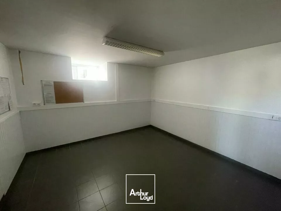 LA ROCHE-SUR-YON  LOCAL COMMERCIAL DE 76M² À LA LOCATION