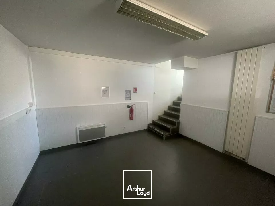 LA ROCHE-SUR-YON  LOCAL COMMERCIAL DE 76M² À LA LOCATION