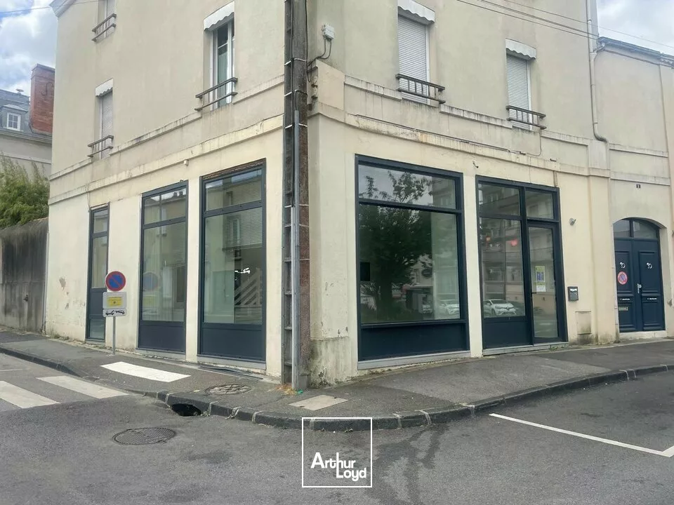 LA ROCHE-SUR-YON  LOCAL COMMERCIAL DE 76M² À LA LOCATION