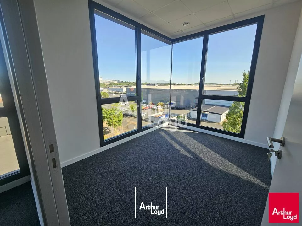 Angers Saint Serge bureaux neuf et aménagés de 91 m² à louer