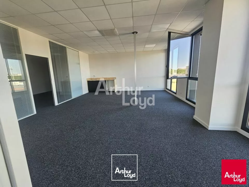 Angers Saint Serge bureaux neuf et aménagés de 91 m² à louer