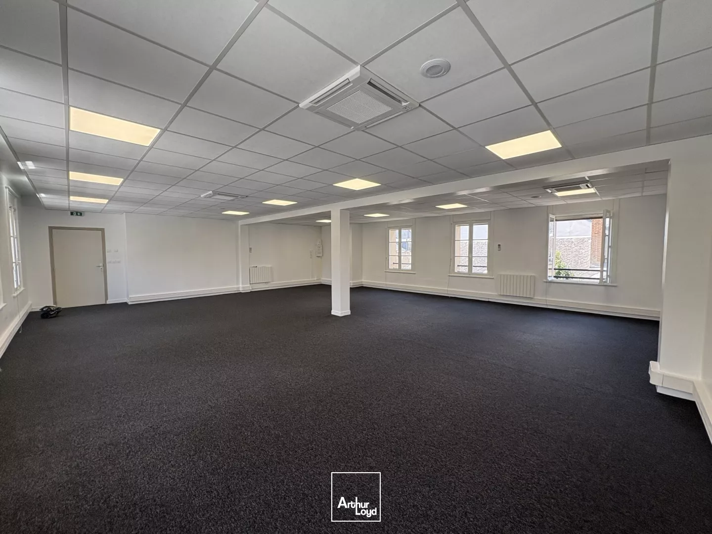 LOCATION - Une surface de bureau d'environ d' 175 m2 situé en hyper centre proche de la place du Martroi. 