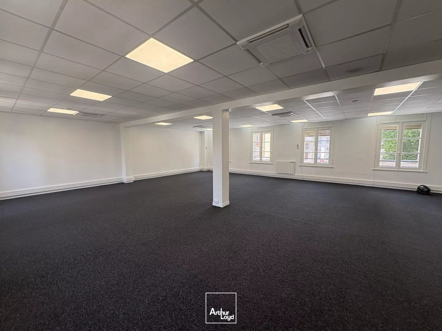 LOCATION - Une surface de bureau d'environ d' 175 m2 situé en hyper centre proche de la place du Martroi. 