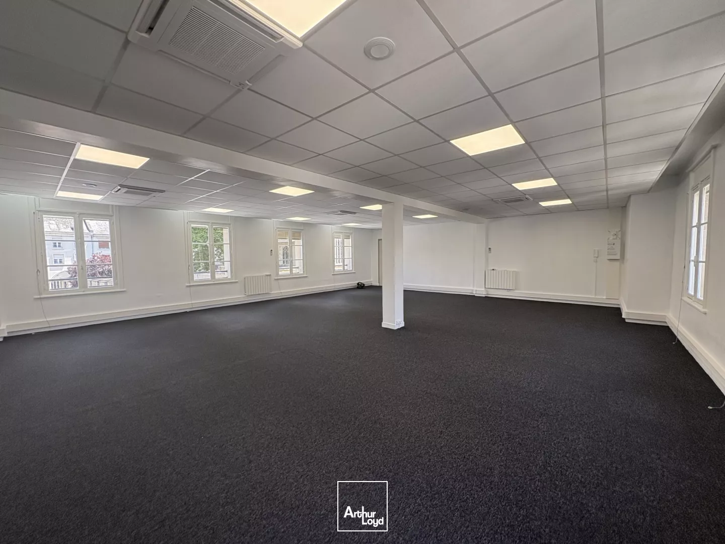 LOCATION - Une surface de bureau d'environ d' 175 m2 situé en hyper centre proche de la place du Martroi. 