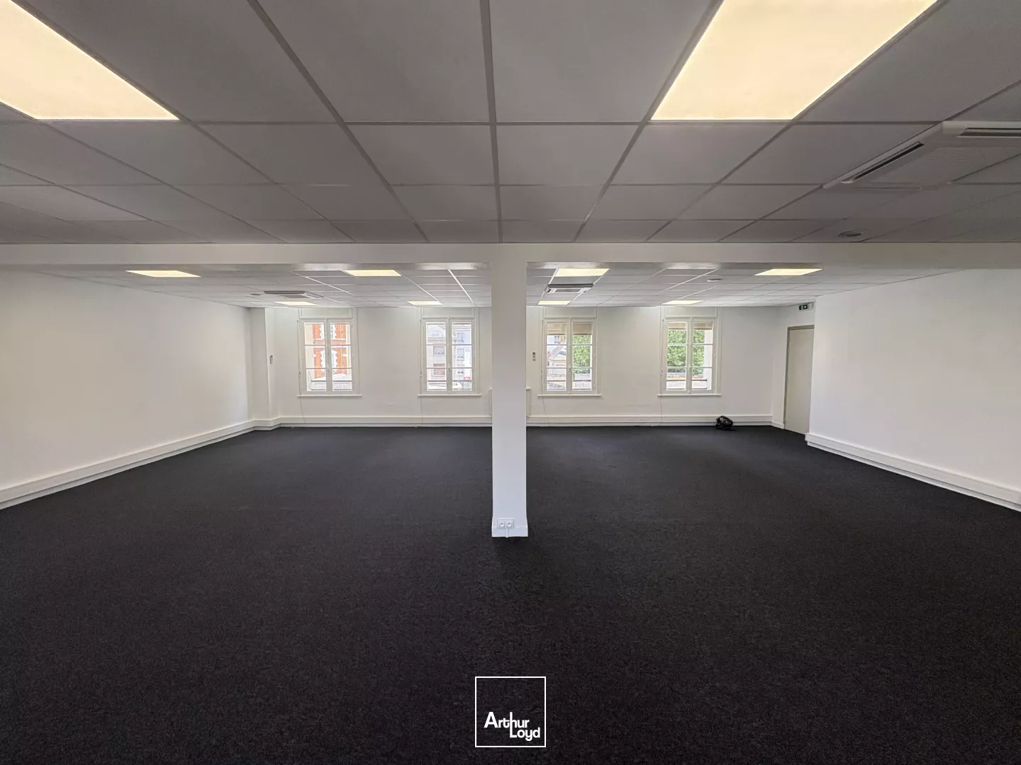 LOCATION - Une surface de bureau d'environ d' 175 m2 situé en hyper centre proche de la place du Martroi. 