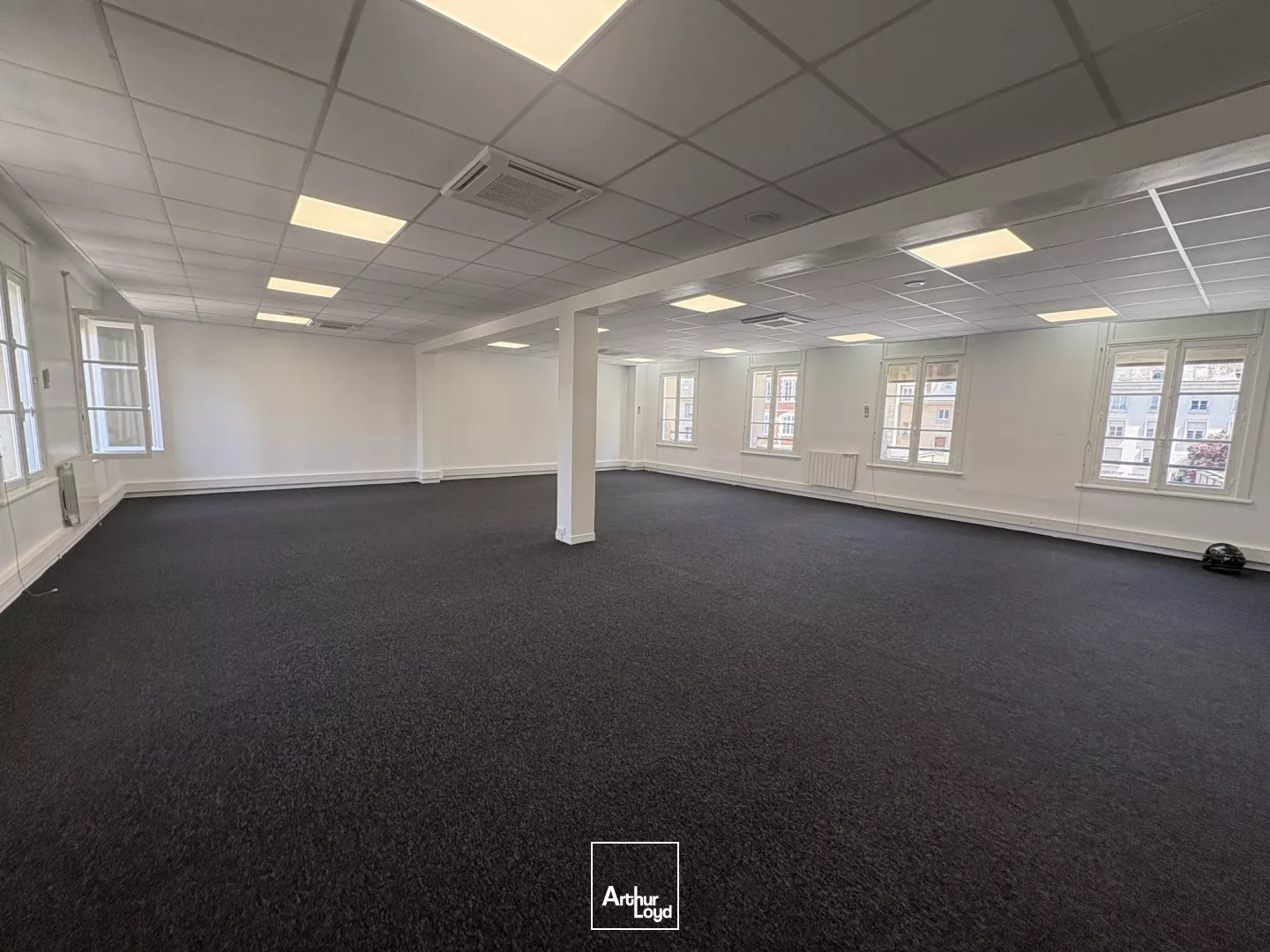 LOCATION - Une surface de bureau d'environ d' 175 m2 situé en hyper centre proche de la place du Martroi. 