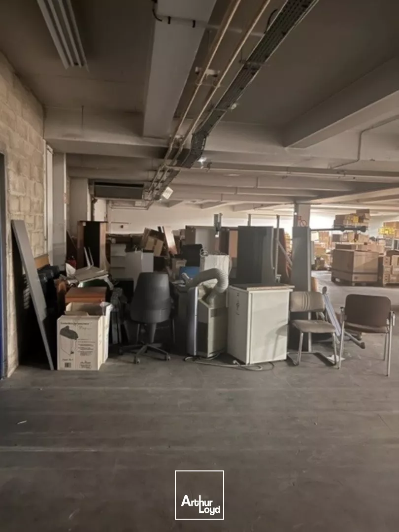 Entrepôt rénové en bail commercial 7 985 m² Le Blanc-Mesnil - Triple accès A1/A3/RER - 12 docks - Bornes électriques