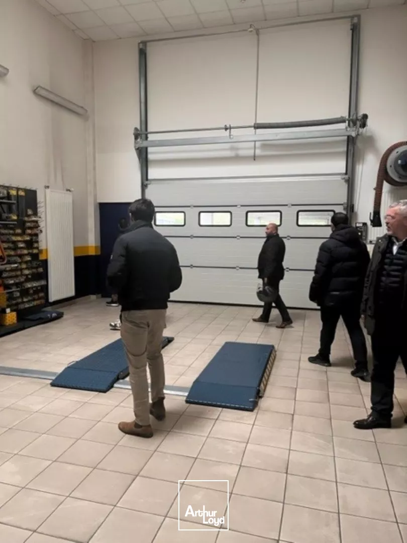 Entrepôt rénové en bail commercial 7 985 m² Le Blanc-Mesnil - Triple accès A1/A3/RER - 12 docks - Bornes électriques