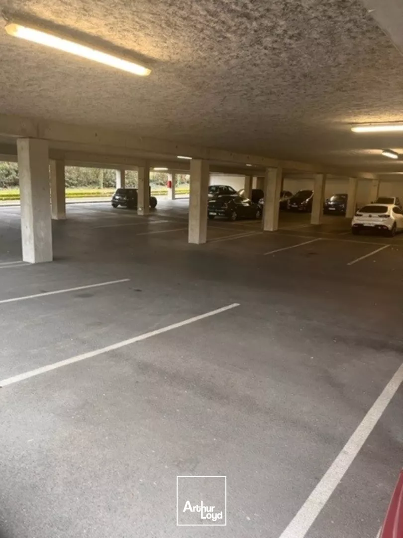 Entrepôt rénové en bail commercial 7 985 m² Le Blanc-Mesnil - Triple accès A1/A3/RER - 12 docks - Bornes électriques