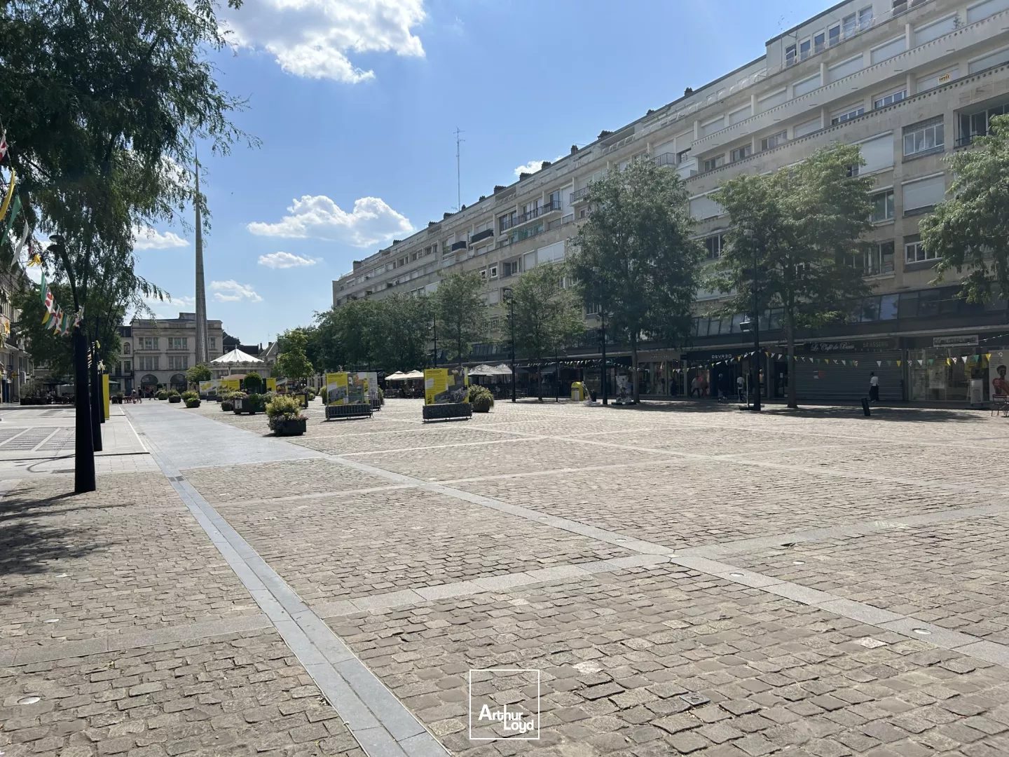 Local commercial 466 m² sur emplacement n°1, angle Place d'Armes Valenciennes