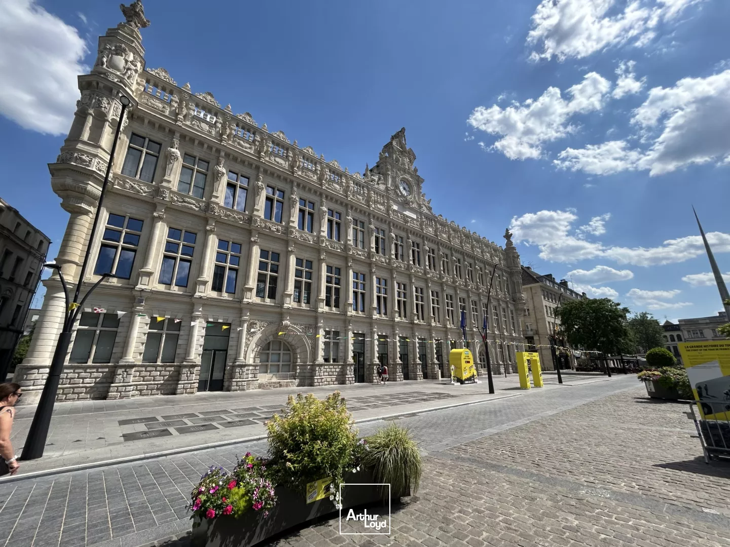 Local commercial 466 m² sur emplacement n°1, angle Place d'Armes Valenciennes