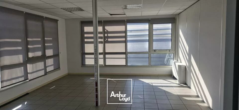 AVIGNON Bureaux disponibles à louer 845 m² DANS UN ENSEMBLE CLOTURE 