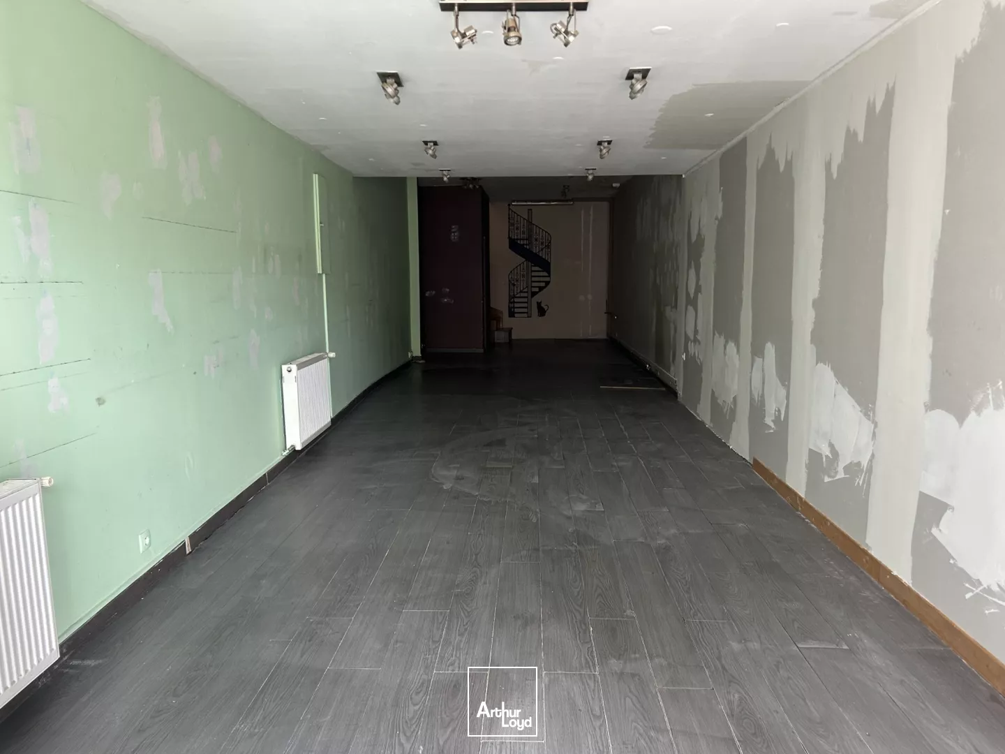 LOCAL COMMERCIAL - A LOUER - CENTRE VILLE DE ST QUENTIN