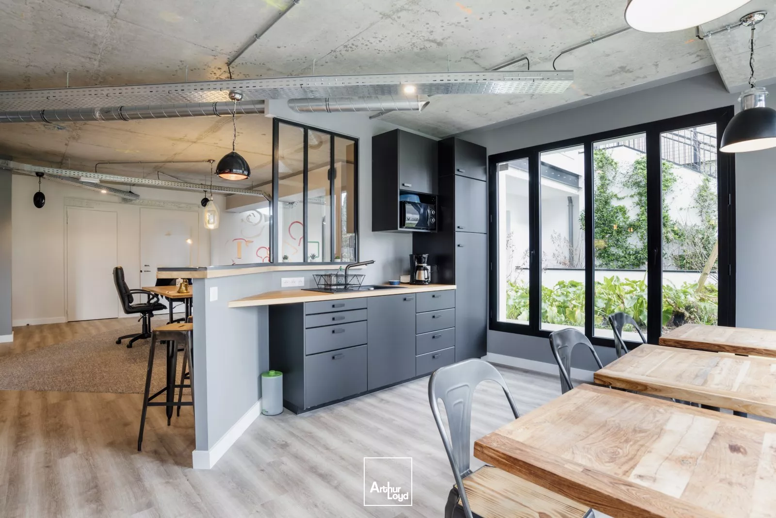 BUREAUX RÉCENT À VENDRE OU À LOUER-197 M²-QUARTIER SAINT FÉLIX