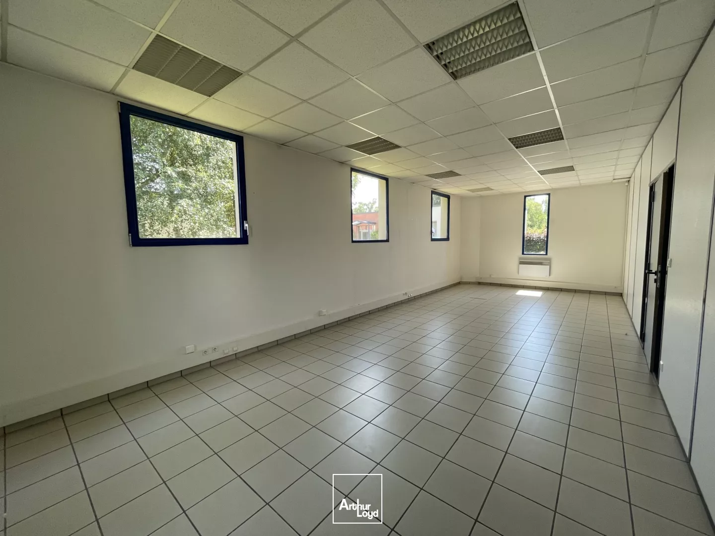 Bureaux à louer - 380 m² fonctionnels & prêts à l'emploi - Accessibilité optimale - Sud Métropole Lilloise