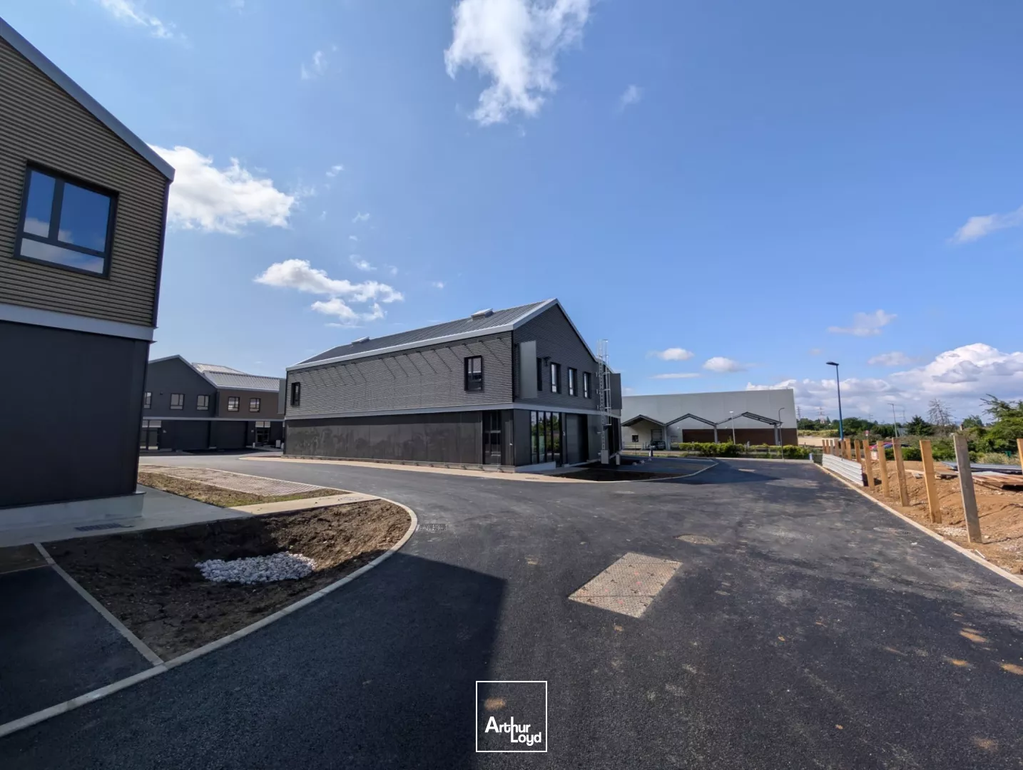 CELLULES NEUVES A LOUER DES 174 M²