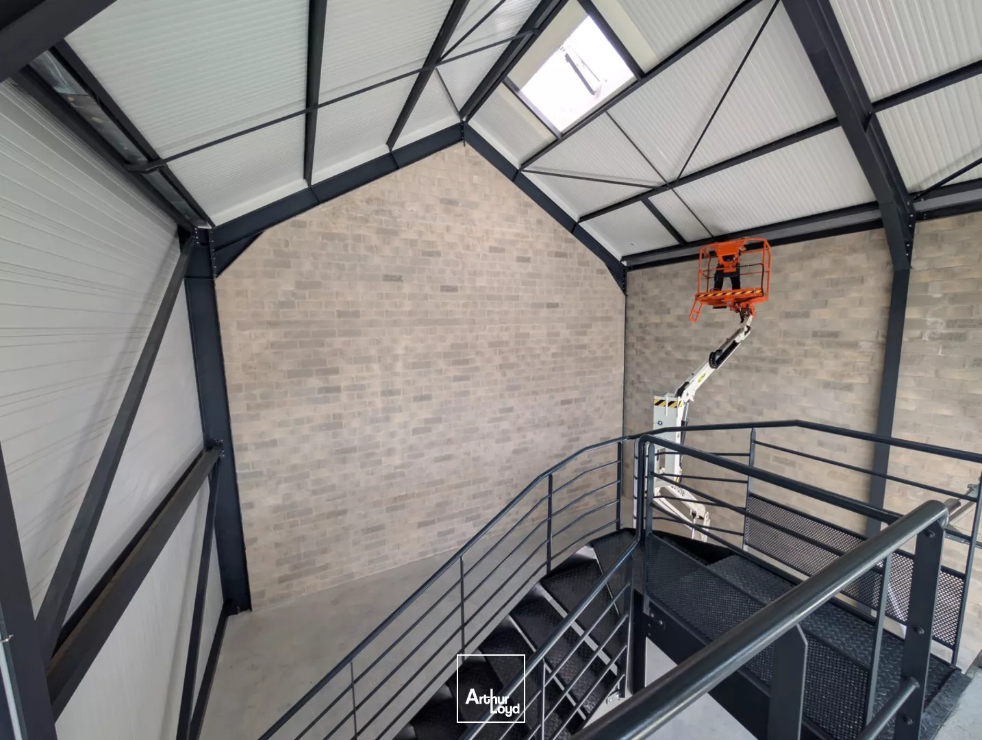 CELLULES NEUVES A LOUER DES 174 M²